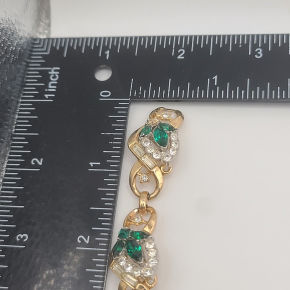 Vintage Trifari Bracelet Rhinestone Green Gold Tone READ‎ 7" - Picture 5 of 16